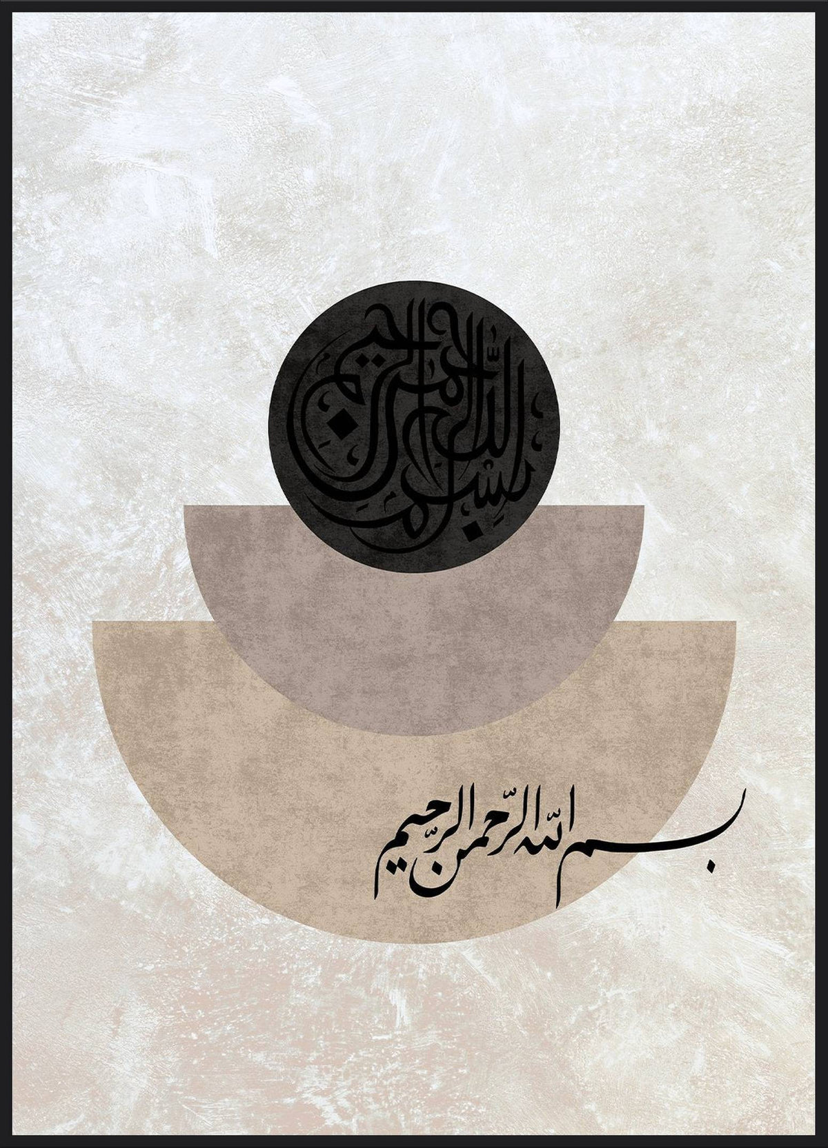 Basmala Poster – Bismillah Kalligrafie im schwarzen Kreis über beigen Halbkreisen, abstrakt und minimalistisch