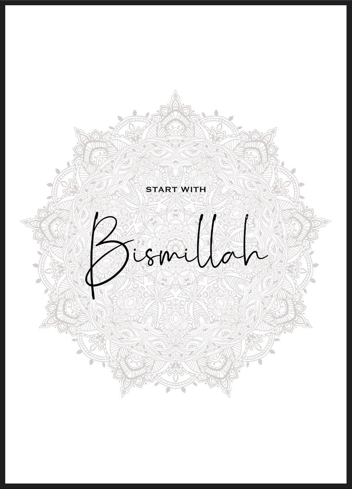Bismillah Poster – Schriftzug in feinem Mandala aus Ornamenten auf hellem Grund