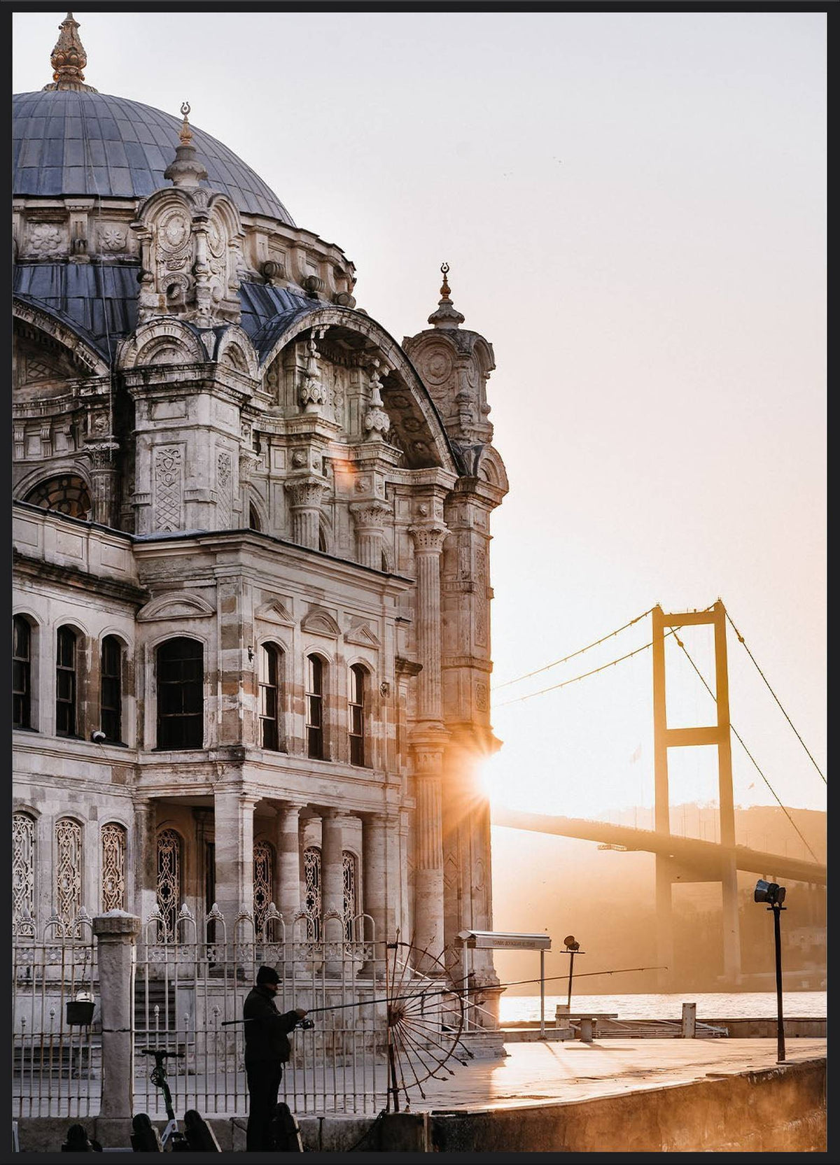 Ortaköy Poster – Ortaköy Moschee mit Bosporus Brücke im Gegenlicht, Istanbul Fotografie
